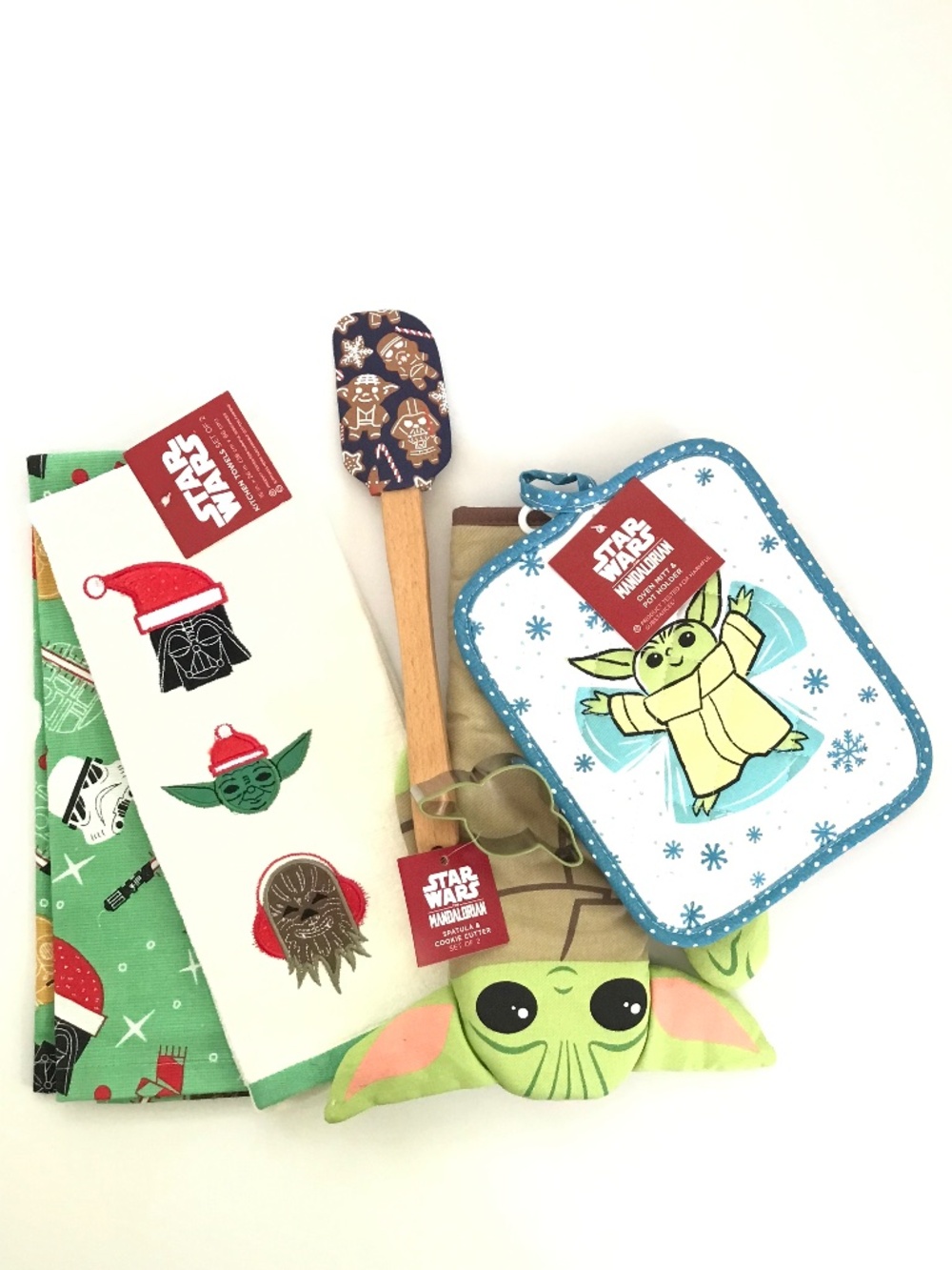 STAR WARS Mandalorian Kitchen Towels Oven Mitt Spatula and Cookie Cutter Set NWT